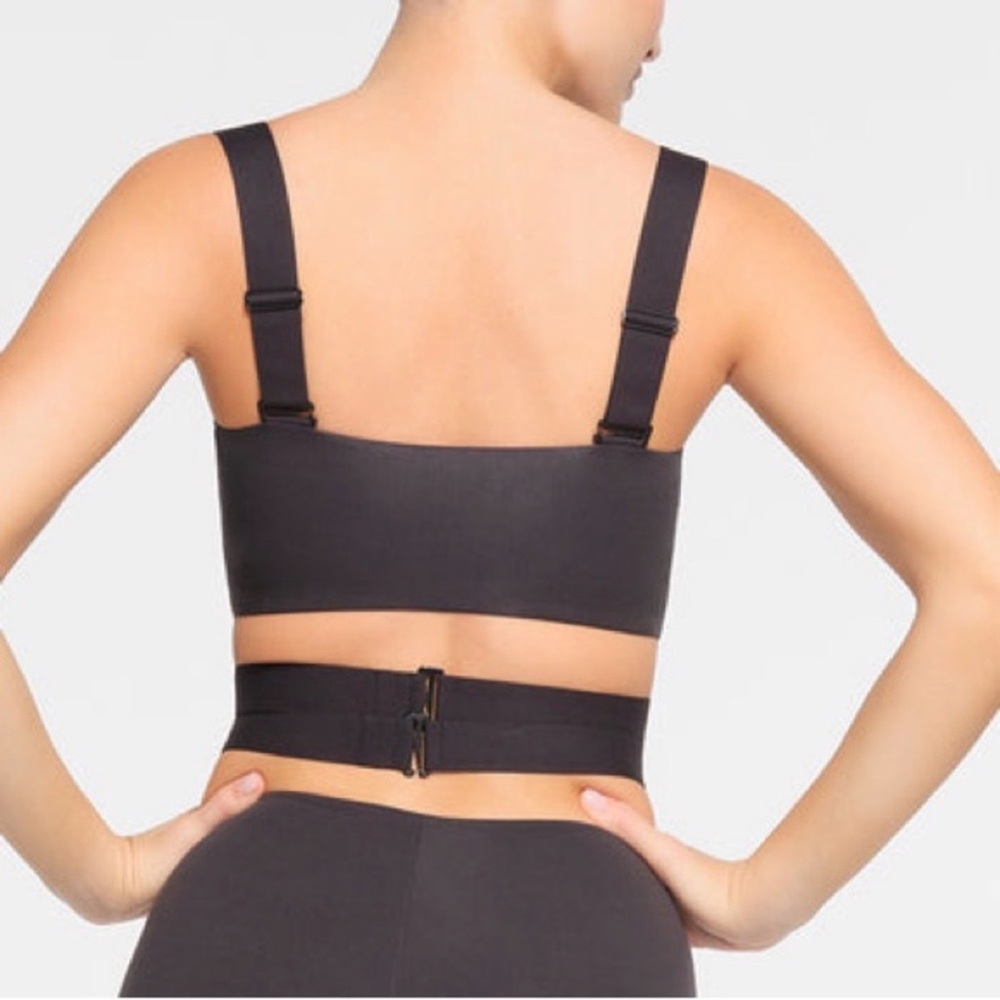 Skims Fits Everybody Super Crop Wrapping Wrap Bandeau Top NWT RARE Onyx Black - Picture 6 of 6